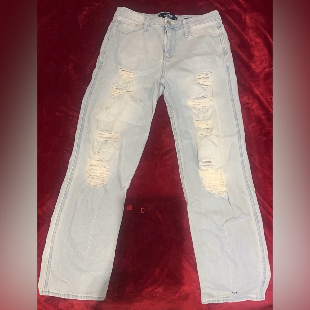 Hollister High Rise Ripped Jeans!!